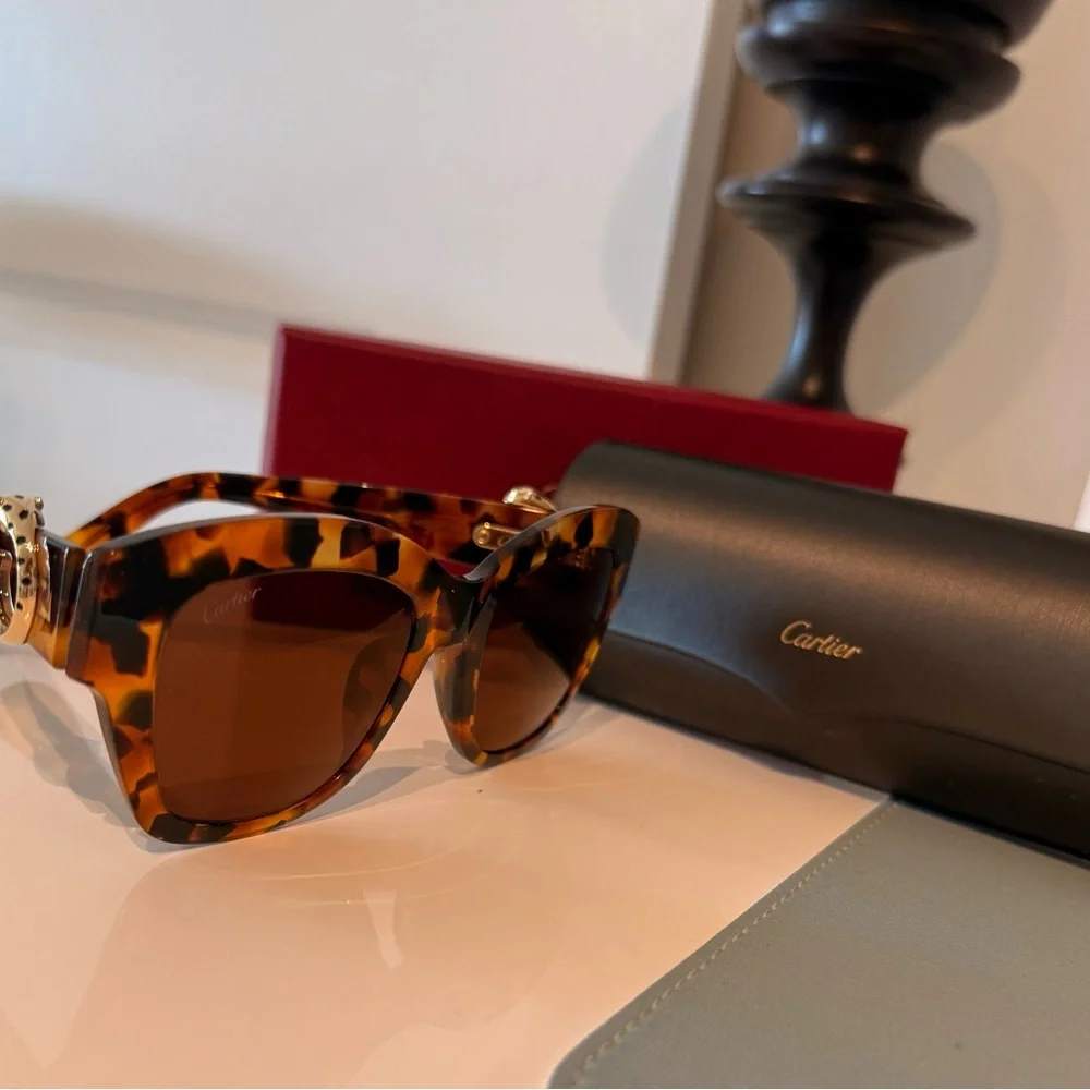 Cartier Brown Tortoise Sunglasses
Never worn Brand new - Picture 4 of 4